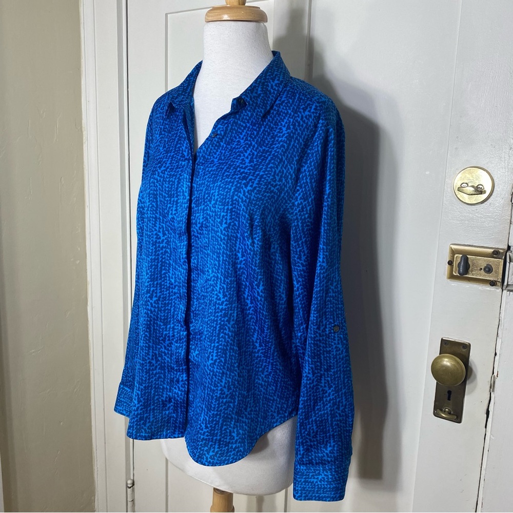 Ann Taylor Blue Patterned Roll Button Sleeve Silky Button Down Blouse 6